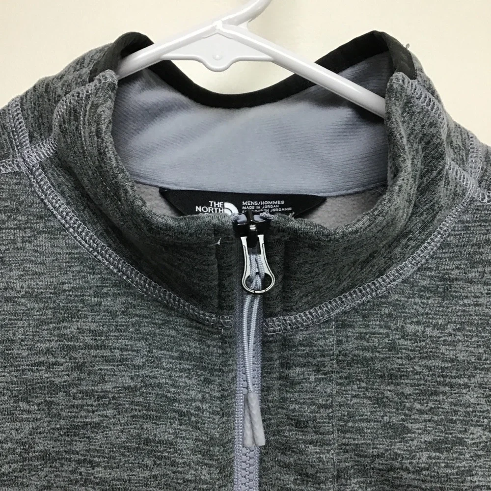 The North Face mens long sleeve half zip pullover jacket small